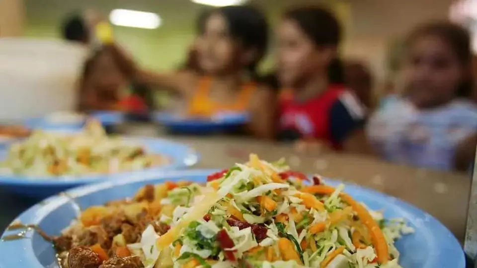 Prefeitura de Goiânia inicia entrega do kit de merenda escolar