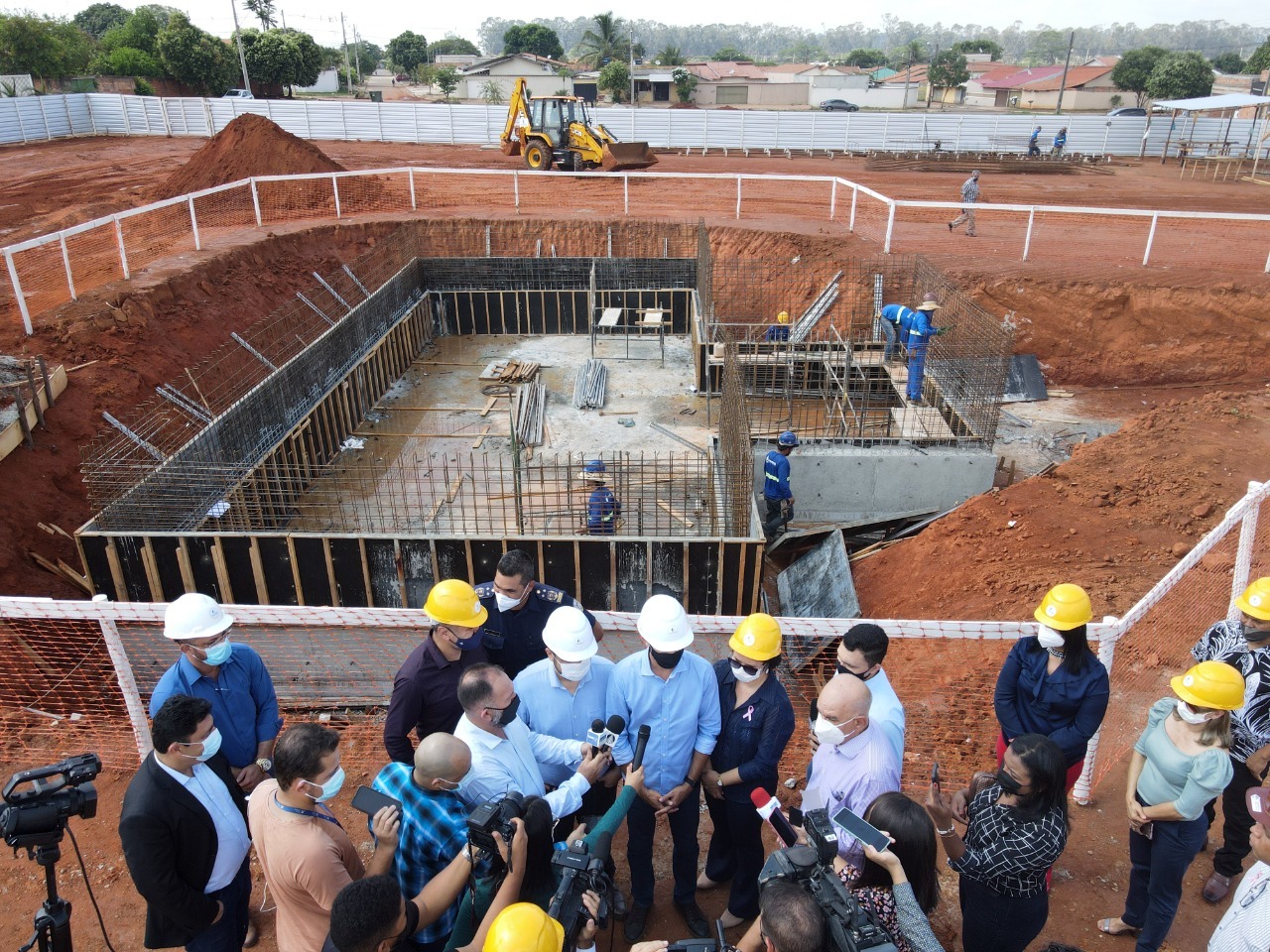 Senador Canedo inicia obras do novo sistema de abastecimento de água e reconstrução de casas atingidas pela queda do reservatório