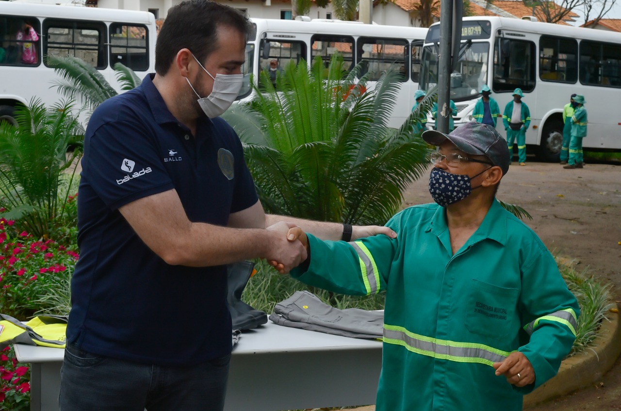 Servidores do Desenvolvimento Urbano recebem novos uniformes para realização das atividades externas e internas