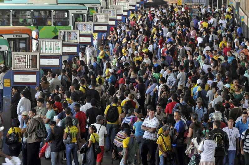 Diretora da OMS diz que mundo está entrando em quarta onda de covid-19