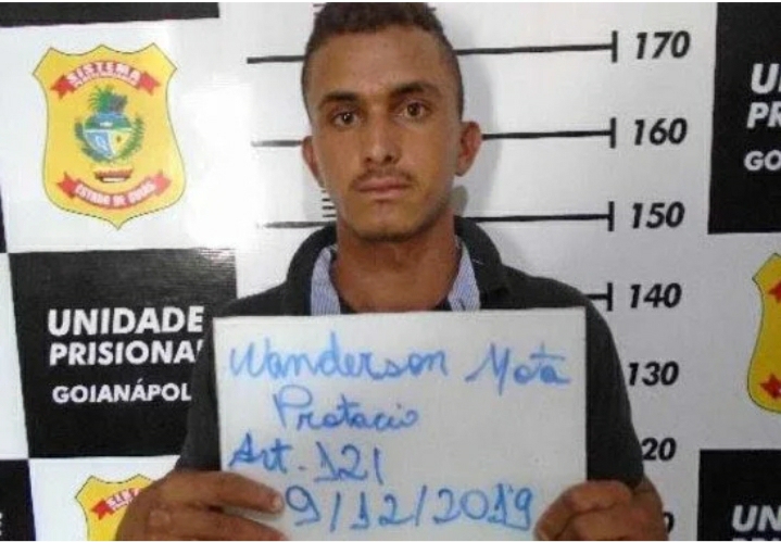 Suspeito de triplo homicídio, Wanderson Mota se entrega à polícia Crimes aconteceram no domingo (28/11)