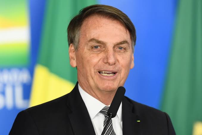Bolsonaro diz que Brasil e o mundo não aguentam um novo lockdown<br>Possibilidade surgiu com nova cepa descoberta