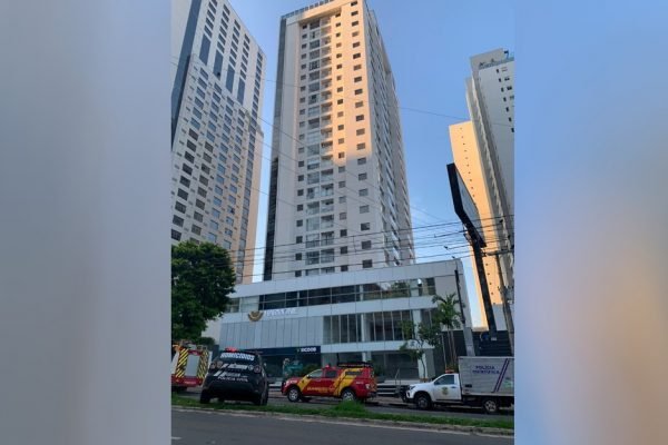 Durante festa em Goiânia, mulher cai do 15º andar de prédio