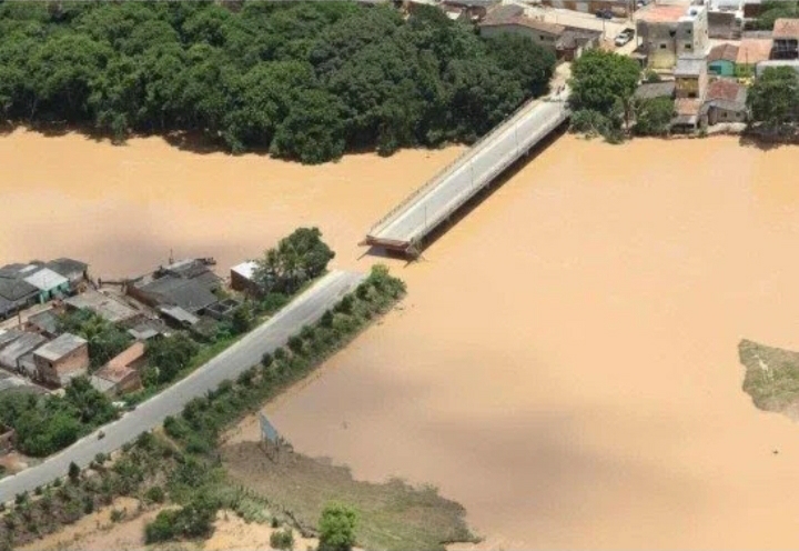 Chuvas na Bahia e em Minas causam 12 mortes e deixam mais de 9 mil desabrigados