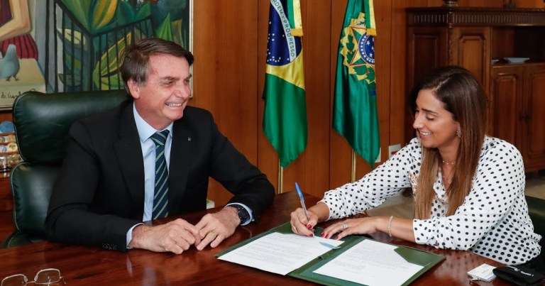 Bolsonaro pode impor Flávia Arruda como candidata a governadora do DF