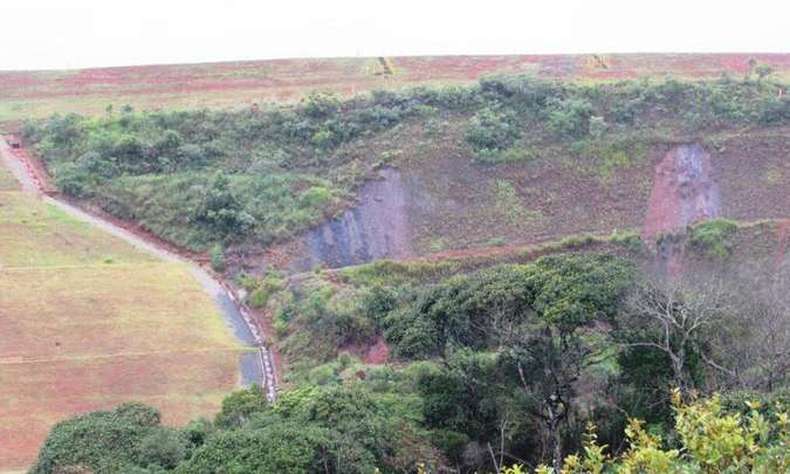 Após vazamento, CSN suspende atividades na mina Casa de Pedra, em Congonhas