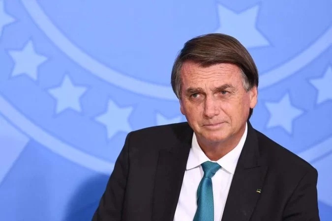 Bolsonaro vai dar reajuste de 5% a servidores e cortar verbas de outras áreas