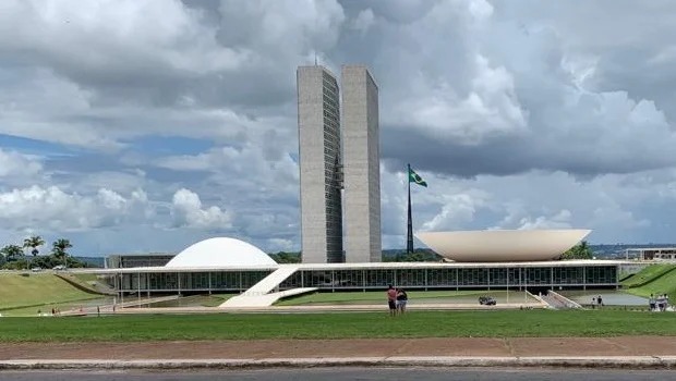 Mais de 100 prefeituras goianas participam de mobilização em Brasília contra cortes na arrecadação