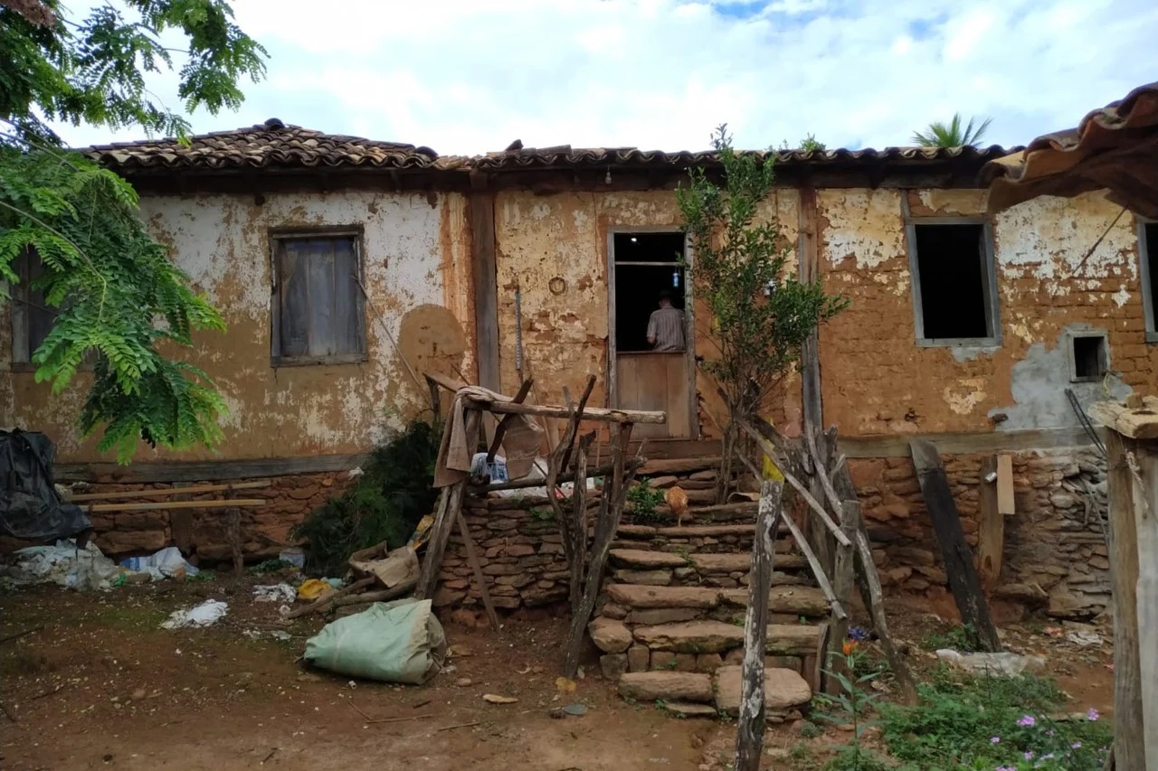 Quatro irmãos idosos são resgatados de fazenda insalubre, em Orizona