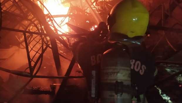 <a href="https://www.jornalopcao.com.br/goiania/dois-registros-de-incendios-destroem-lojas-comerciais-neste-fim-de-semana-em-goiania-418595/">Dois registros de incêndios destroem lojas comerciais neste fim de semana em Goiânia</a>