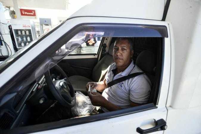 Gasolina volta a subir no DF com alta de até R$ 0,40