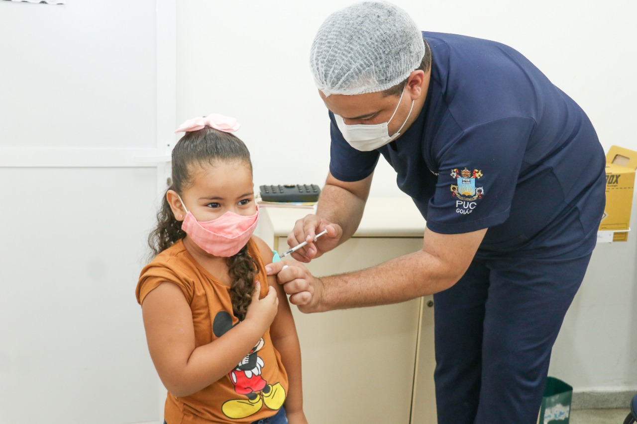 “Finalmente chegou a hora de vacinar meu pequeno, uma proteção sempre é bem-vinda” relata mãe ao saber da ampliação da campanha de vacinação contra a COVID-19 em Senador Canedo