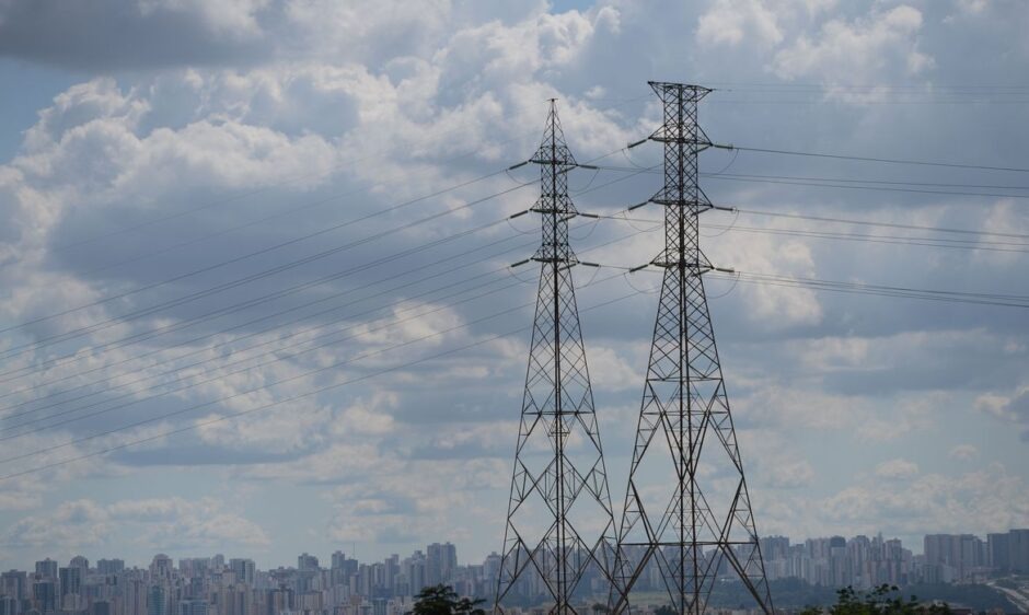 Especialistas alertam para descontrole no preço da energia como aconteceu com gasolina