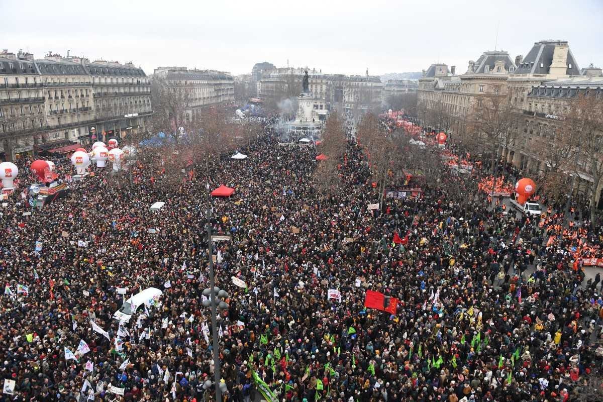 milhão de franceses vão às ruas contra proposta de reforma da previdência