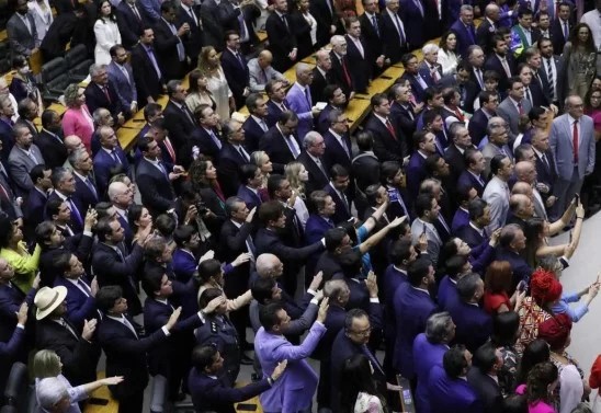 Maioria da população é contra as reeleições dos presidentes da Câmara e do Senado Vicente Nunes