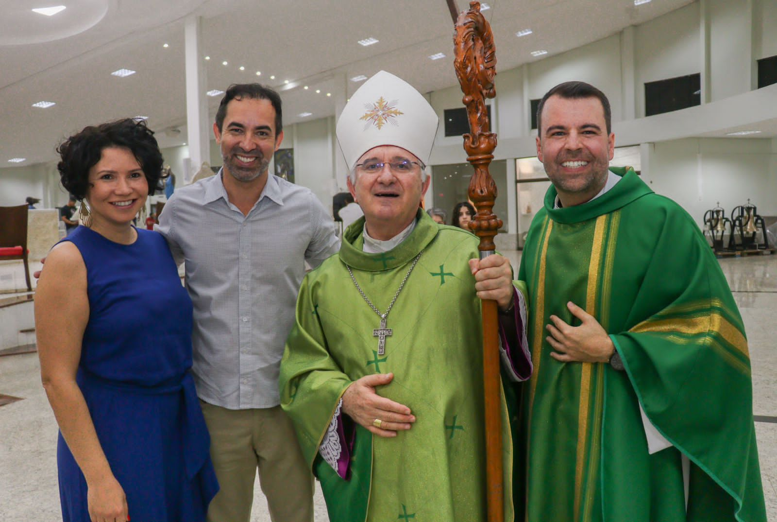 Prefeito Fernando Pellozo participa de solenidade de posse do pároco Max Costa