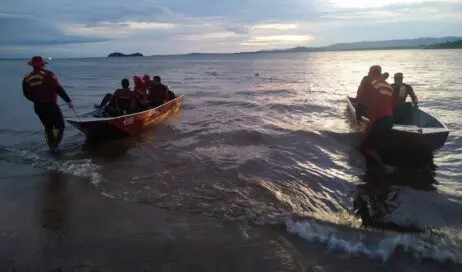 Bombeiros seguem com buscas por mulher que desapareceu no Lago das Brisas