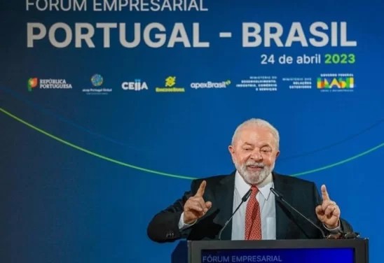 Lula volta a criticar juros e diz que Brasil saiu do “obscurantismo”