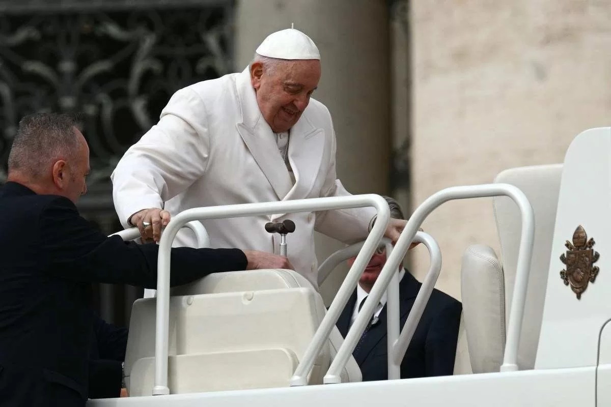 Papa Francisco é hospitalizado para exames em Roma