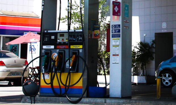 Preço da gasolina sobe nesta quinta com novo ICMS; veja valores