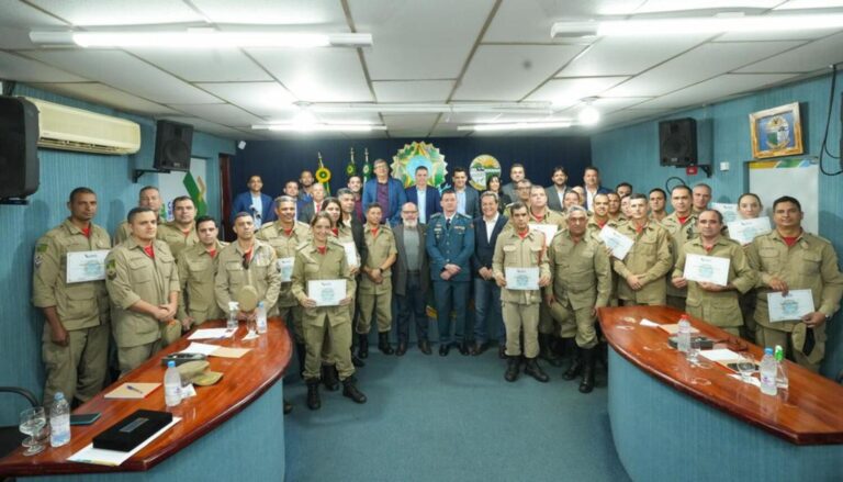 Vereador Reinaldo Alves homenageia bombeiros militares com título de Cidadão Canedense