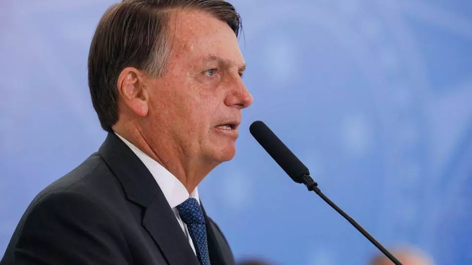 Após reajustes, Bolsonaro zera imposto federal sobre gás e diesel e afirma: ‘vai ter consequência’