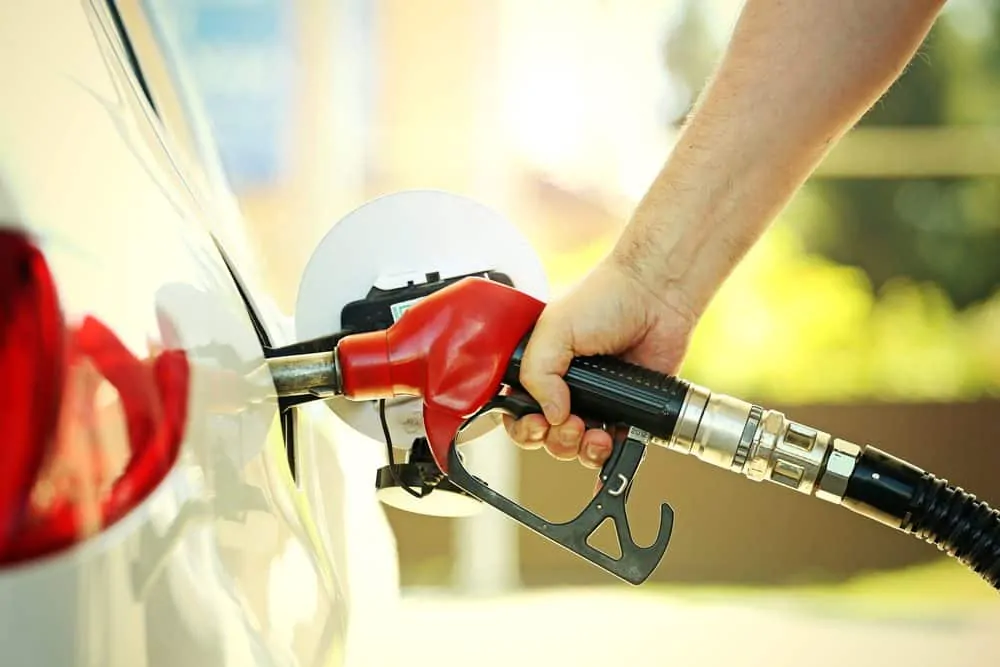Preço da gasolina e do diesel será reajustado mais uma vez nesta semana, informa Petrobras