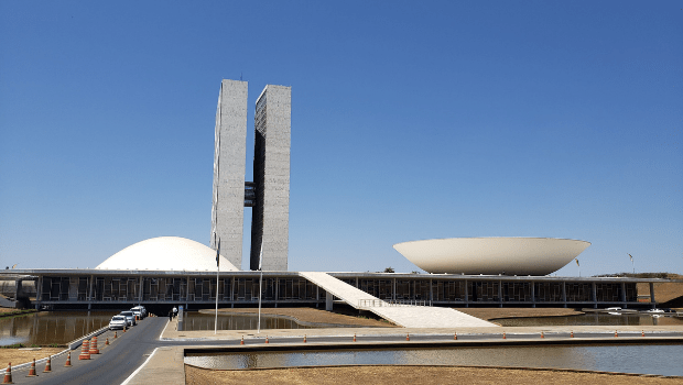 Dez deputados goianos e dois senadores acumularam mais de R$ 93 milhões do orçamento secreto