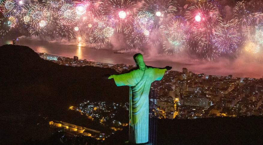 Prefeito do Rio de Janeiro cancela festa oficial de réveillon da cidade Covid-19 é principal motivo