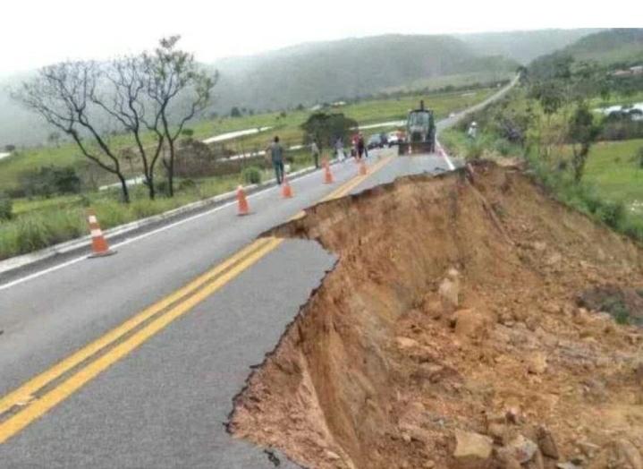 RODOVIA<br>Chapada dos Veadeiros: GO-118 pode desmoronar a qualquer momento