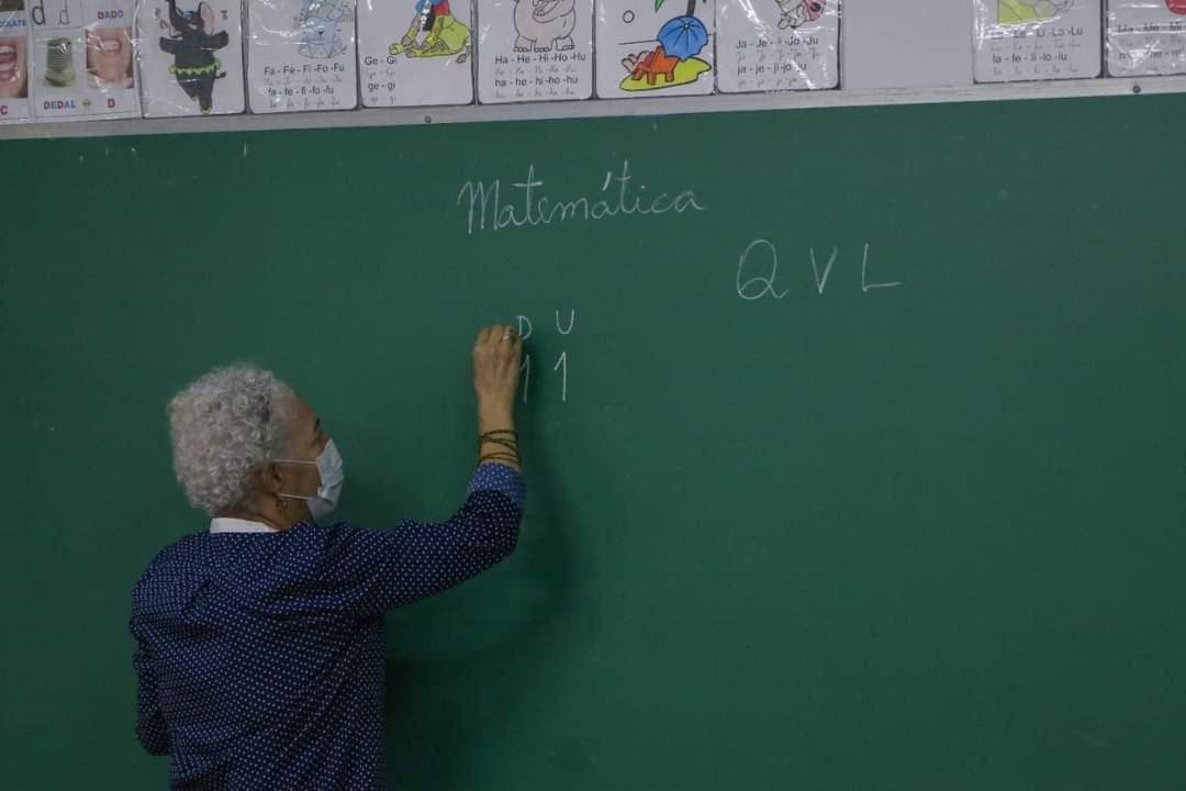 Senador Canedo pagará o piso nacional aos professores