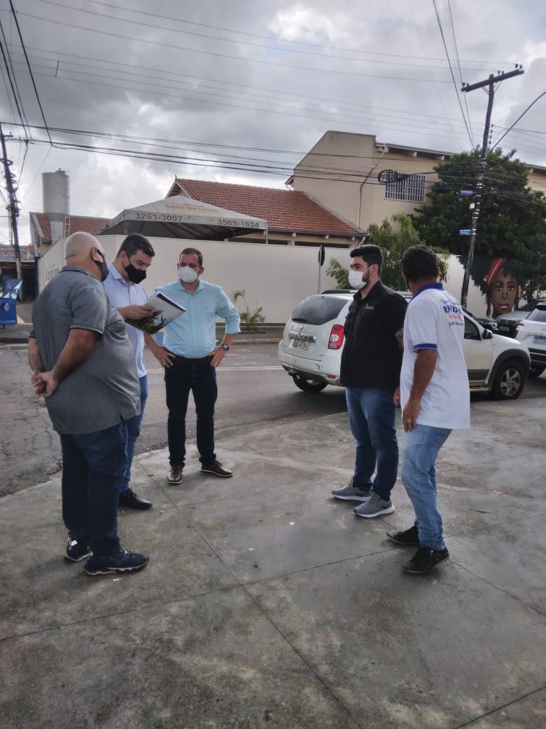 Vereador Raphael da Saúde solicita melhorias no trânsito da Vila Pedroso, próximos dos estabelecimentos de ensino e comércio para evitar acidentes e transtornos.