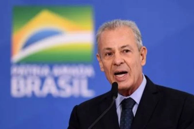 Brasil diz que vai produzir mais petróleo após pedido dos EUA