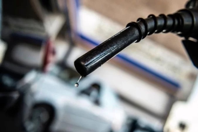 Preço da gasolina: o que pode mudar após queda do dólar, segundo economistas