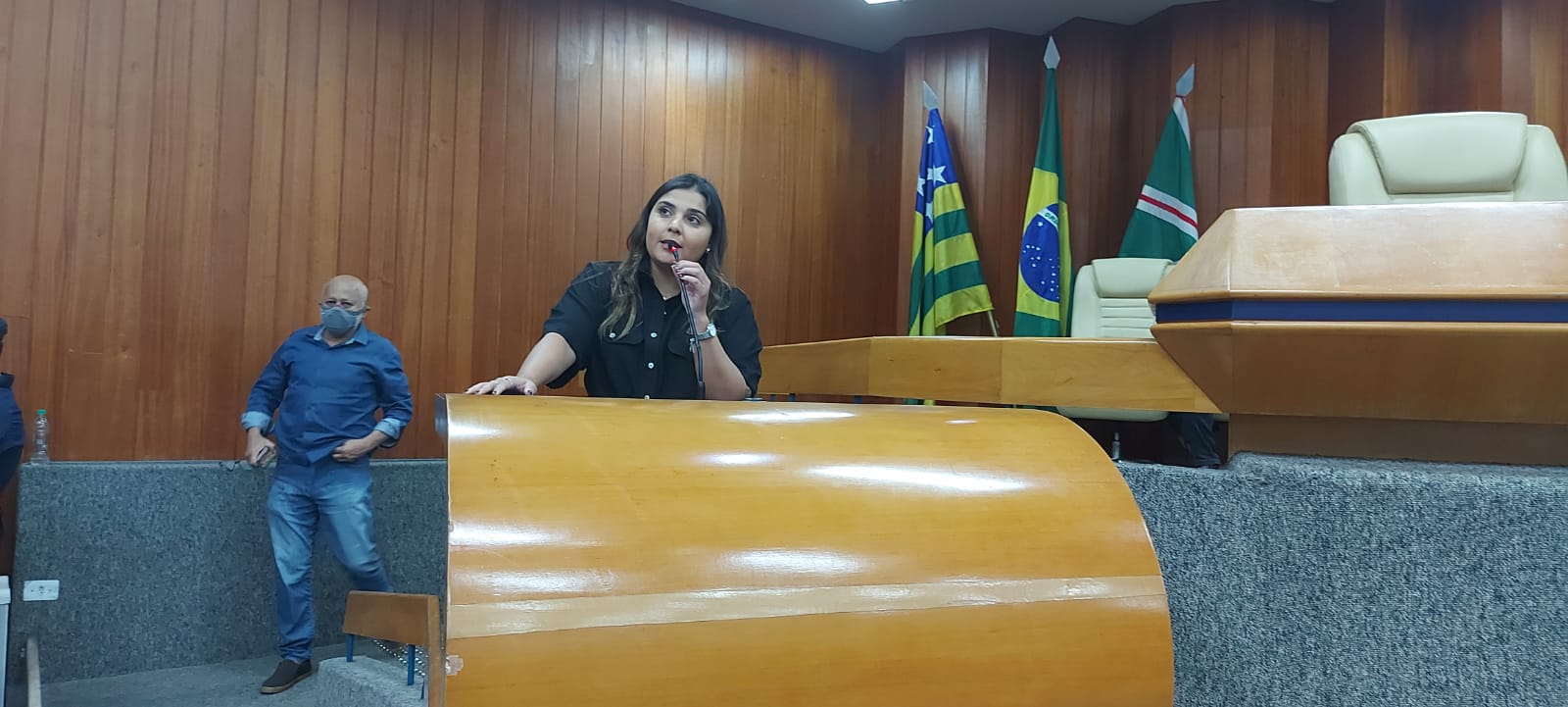 “Se o projeto da Educação, que chegou a Câmara não atende à categoria, ele não deve ser votado”, diz Sabrina Garcez