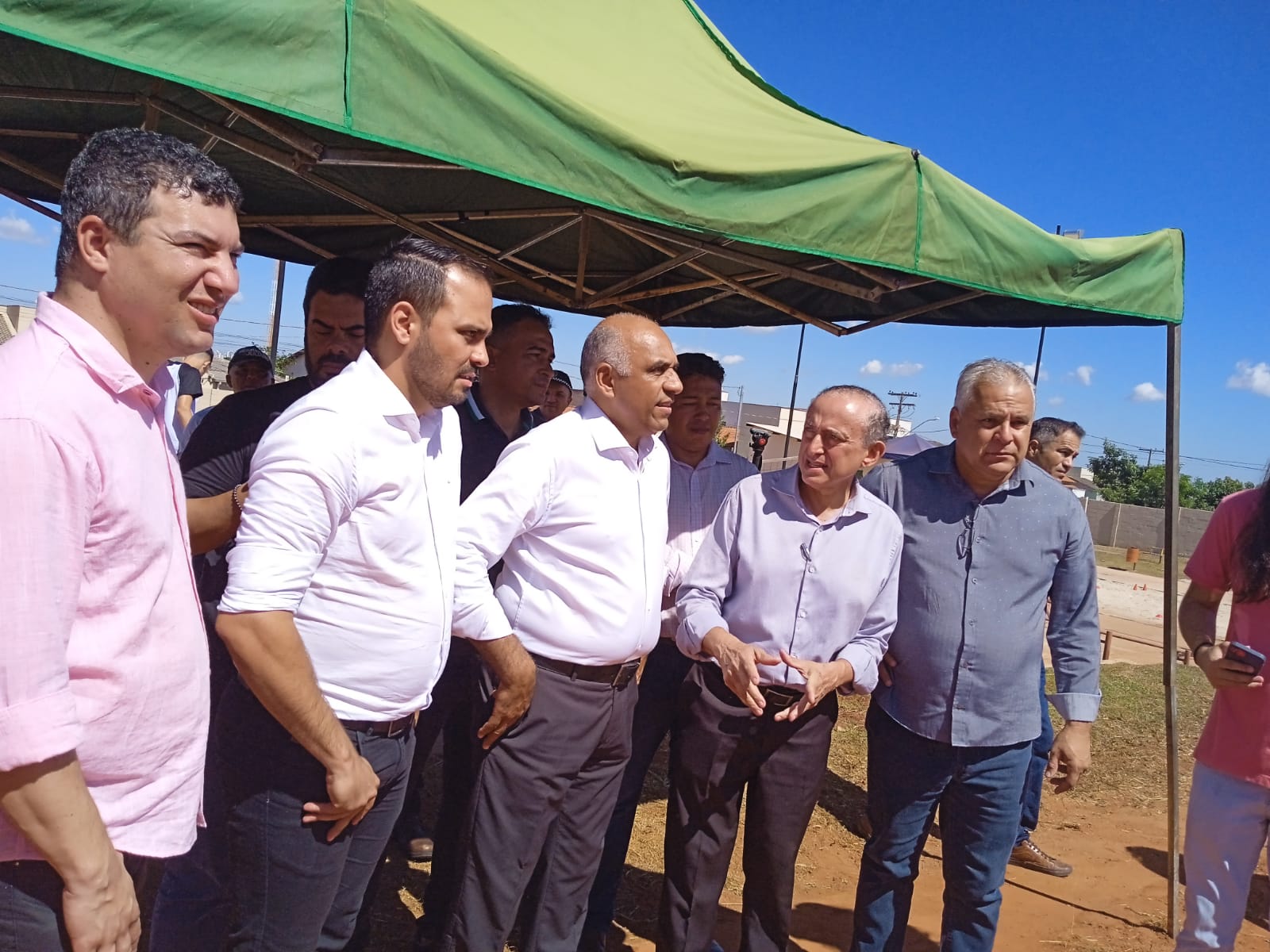 Vereador Raphael da Saúde e comunidade agradece ao Prefeito Rogério cruz pela inauguração do clube do povo na Região Leste de Goiânia