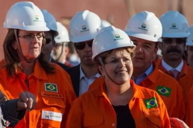 Bolsonaro segue movimentos de Dilma para segurar preço dos combustíveis