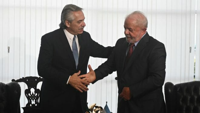 Viagem de Lula à Argentina e ao Uruguai marca guinada externa de esquerda com aceno à direita