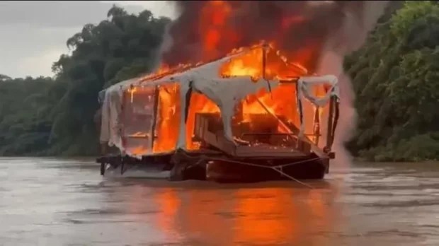 Garimpo ilegal: 14 embarcações foram destruídas e 30 pessoas presas em Goiás.