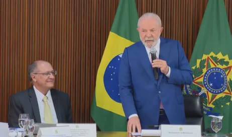 Em 1ª reunião ministerial, Lula prega boa relação com CongressoPH Mota