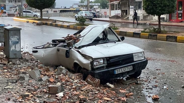 Terremoto deixa mais de 900 mortos na Turquia e na Síria