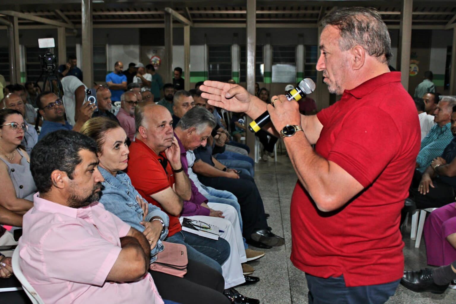 Prefeito Vilmar Mariano ouve demandas e apresenta soluções a moradores do Jardim Tiradentes