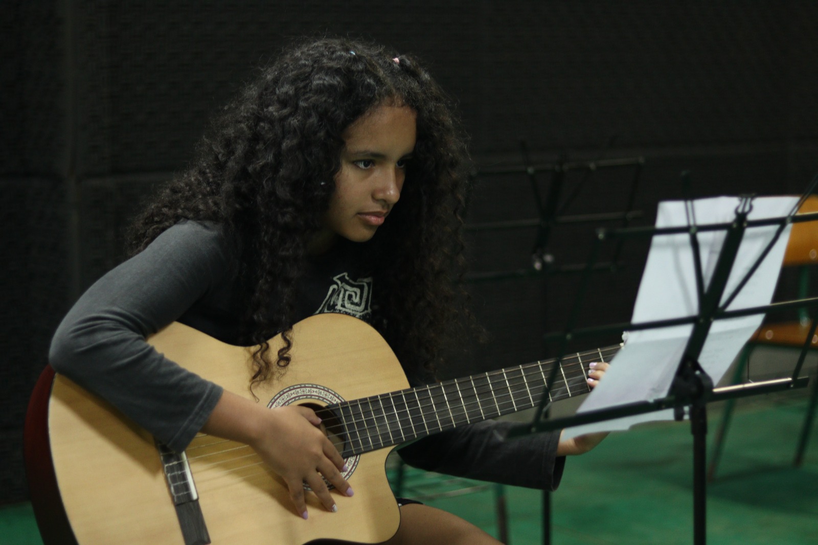 Prefeitura de Senador Canedo recebe matrículas para aulas gratuitas de violão, teatro e rítmo