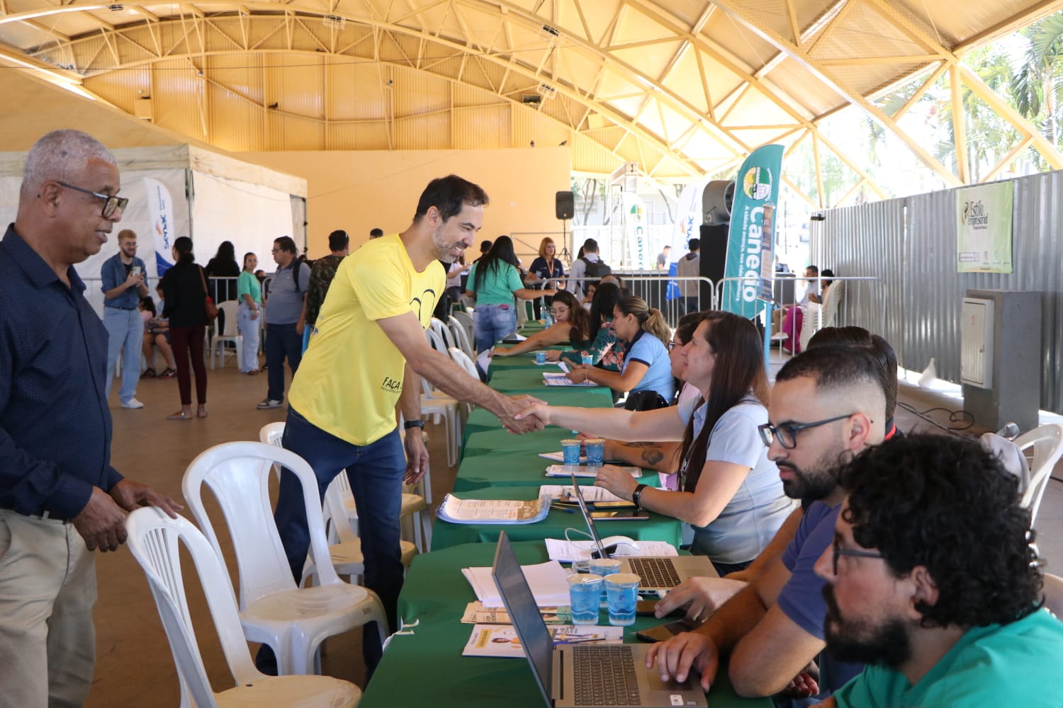 Feirão atende 600 trabalhadores no primeiro dia de evento